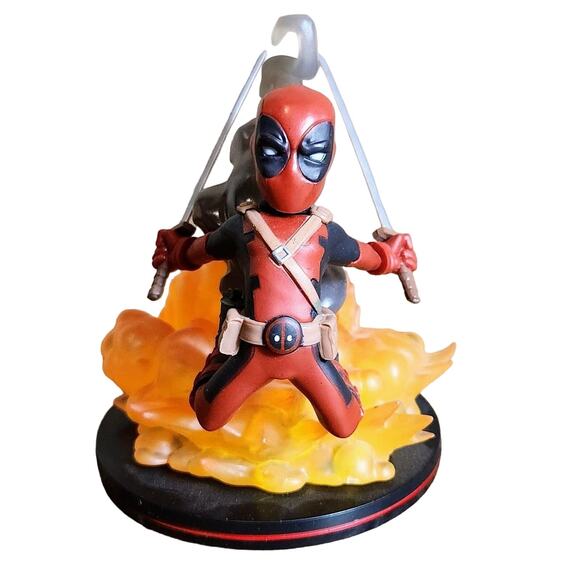 QMX Marvel Comics Q-Fig Deadpool Figure Loot Crate - Picture 1 of 5